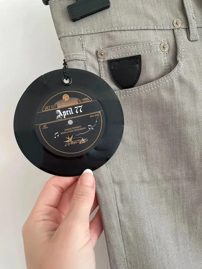 joli jeans gris taille 30/32 april 77 modèle Joey 👖 - photo numéro 3