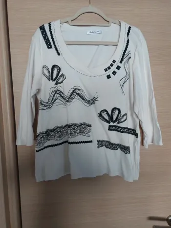 Haut blanc imprimé noir  grande taille