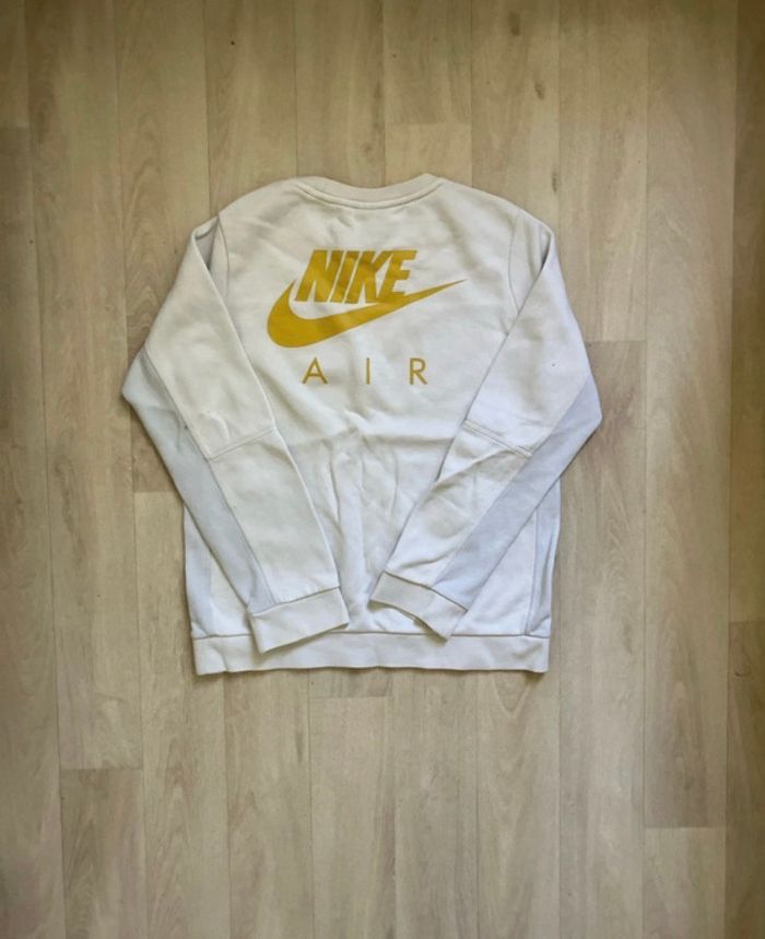 Pull Nike blanc et doré