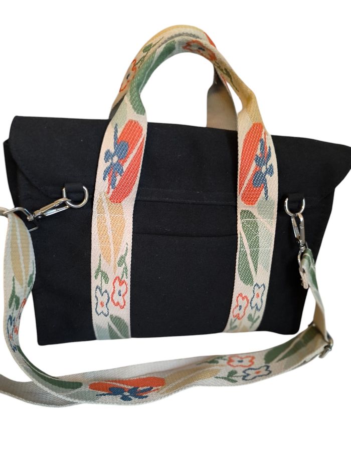 sac à main noir avec plusieurs compartiments - photo numéro 4