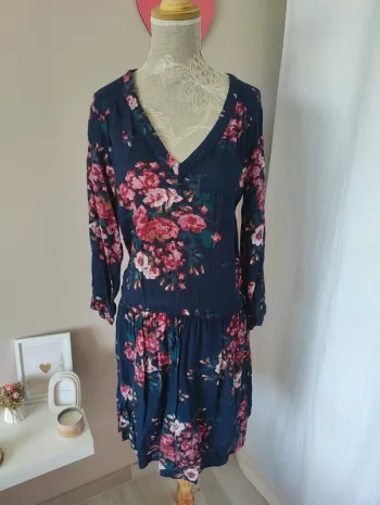Robe marine fleurie