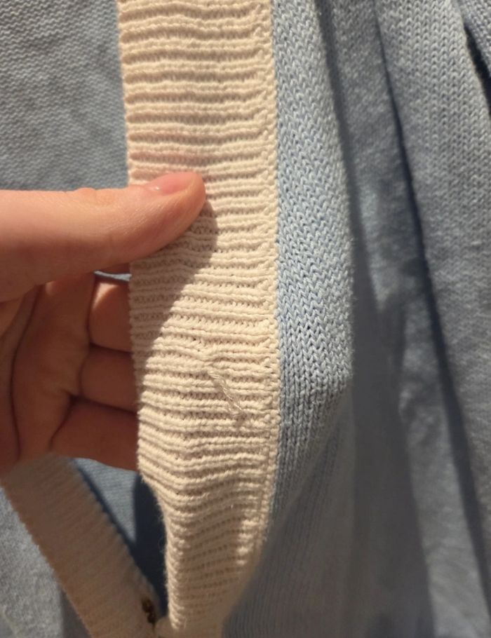 Cardigan bleu et blanc avec bouton doree - photo numéro 2