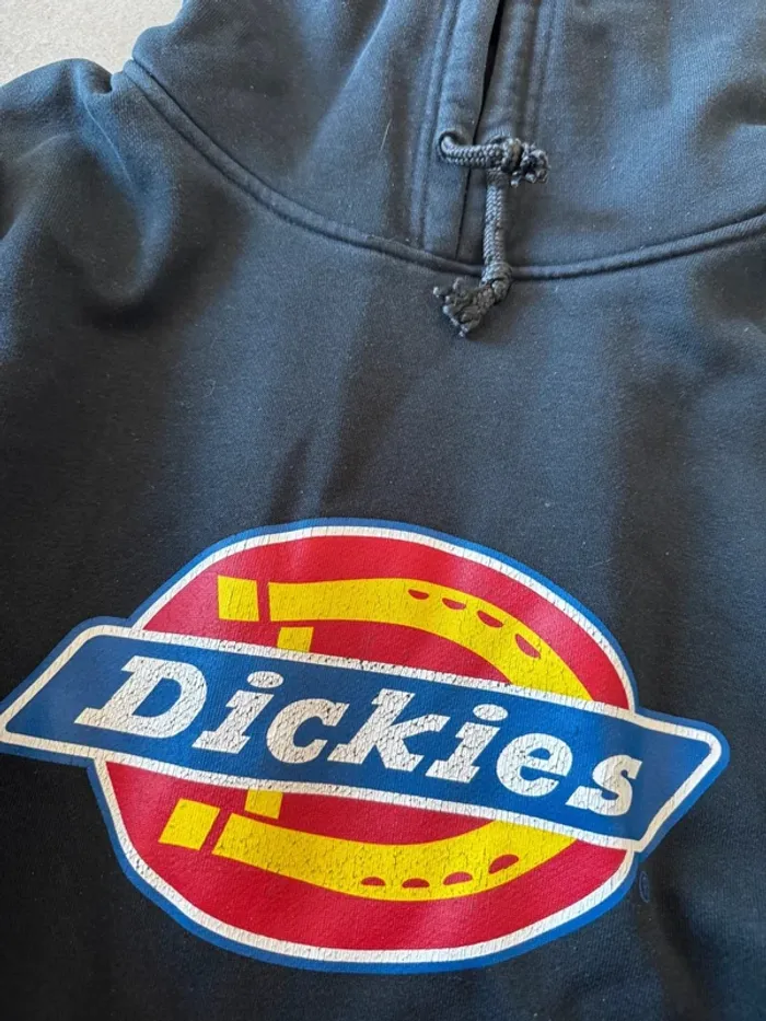 Sweat à capuche Dickies, taille L, bon état mais le logo se craquele - photo numéro 3