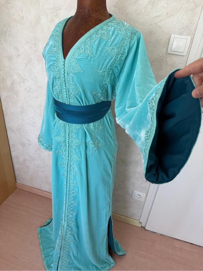Caftan bleu cyan velours doublure intérieur soie