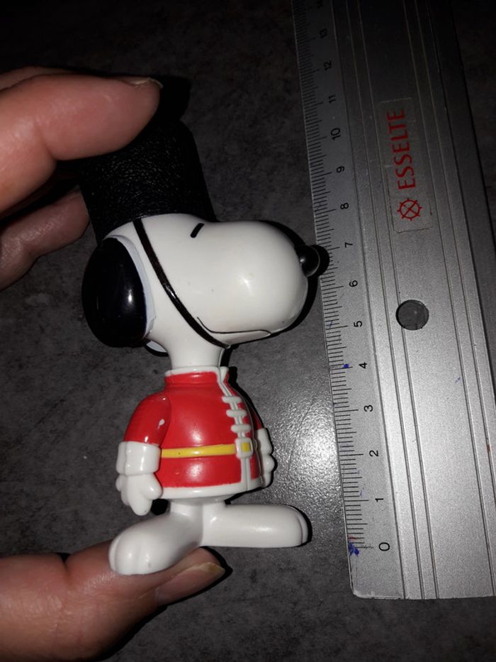 snoopy figurine