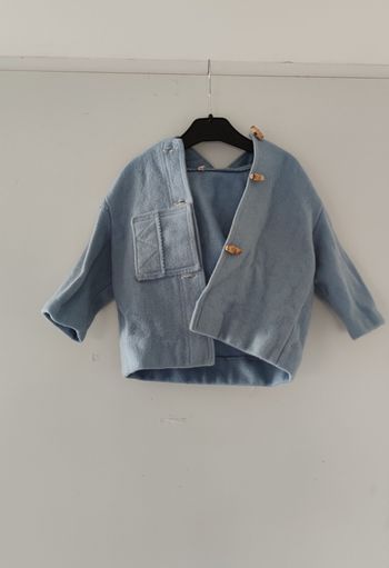 Manteau à capuche 18 mois bleu clair très bon état