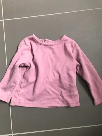 T shirt manches longues 12 mois en très bon état