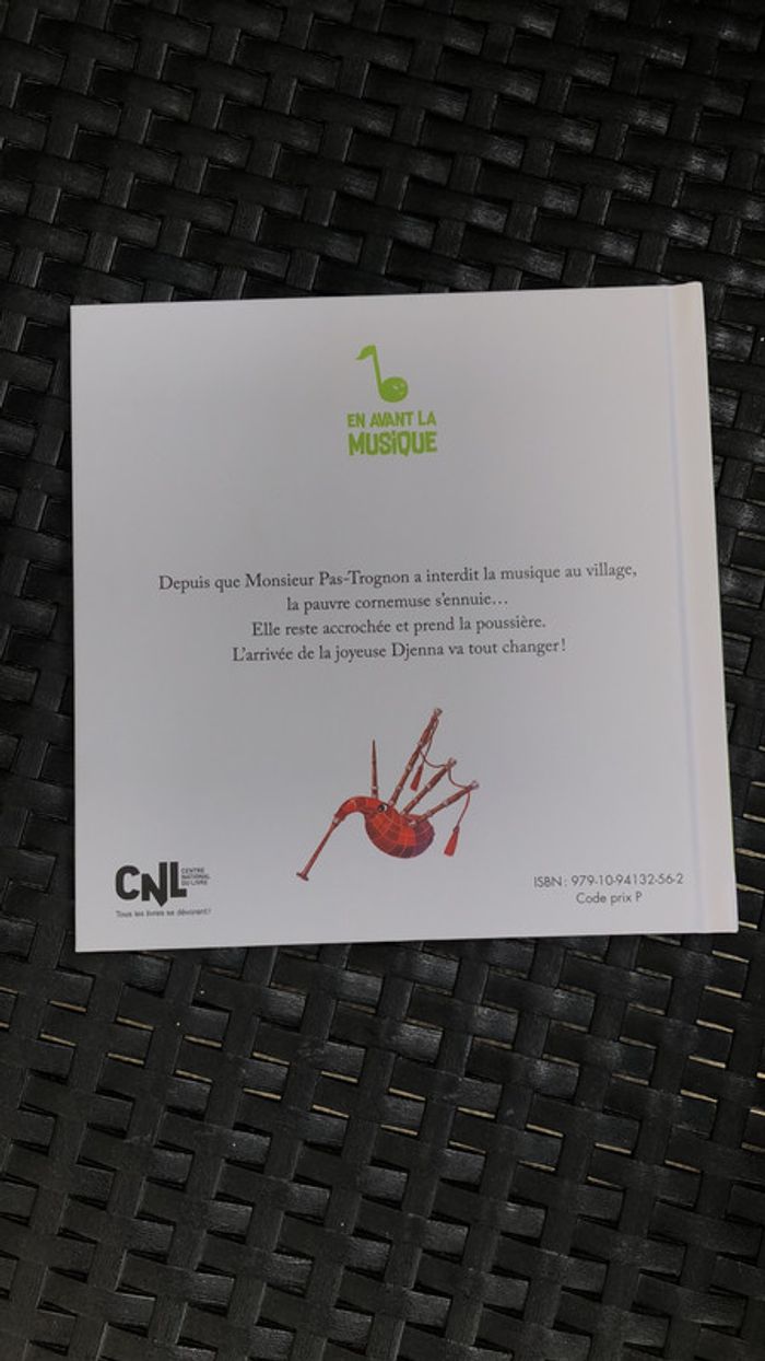 Livre la cornemuse enchantée hachette - photo numéro 2