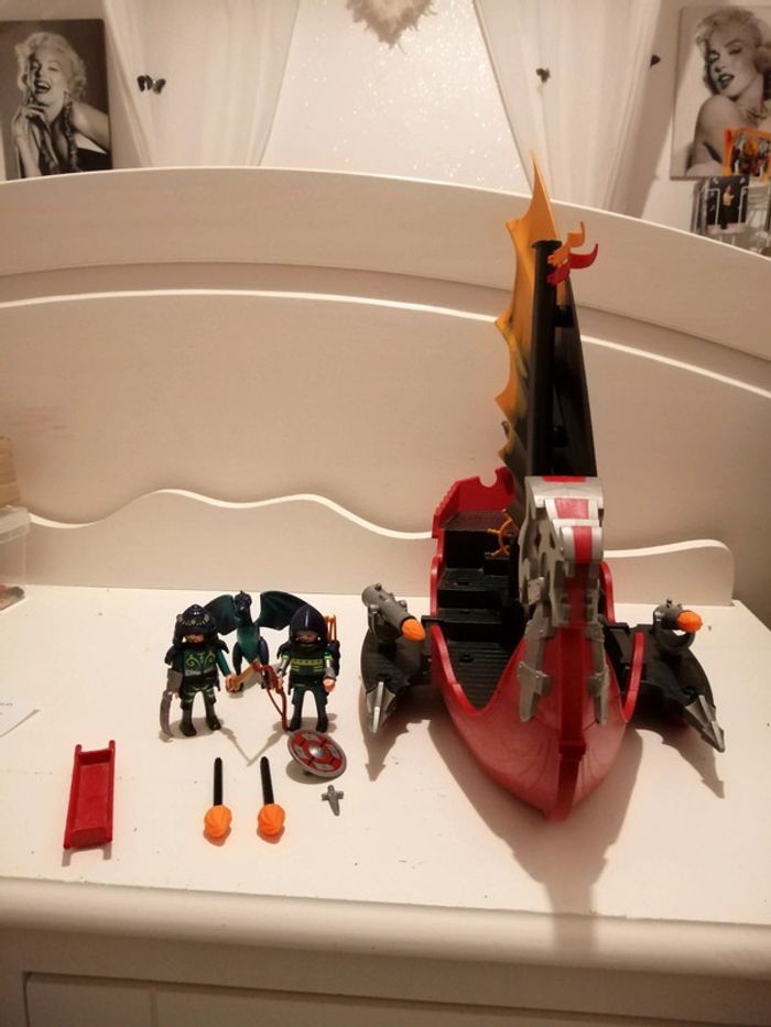 Playmobil "Vaisseau d'attaque du dragon"