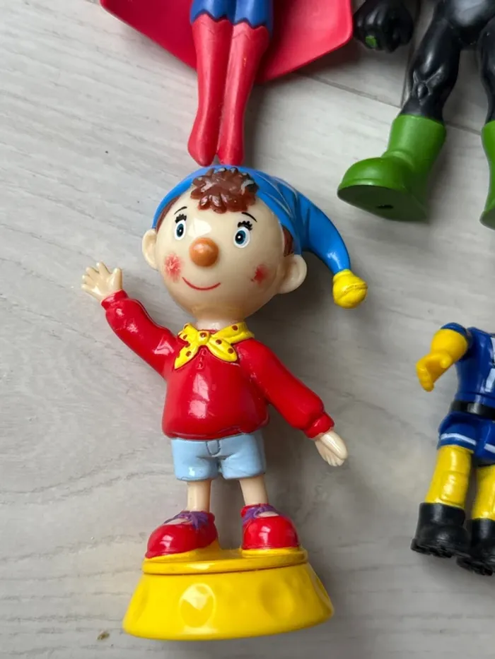 5 Figurines super héros - photo numéro 2