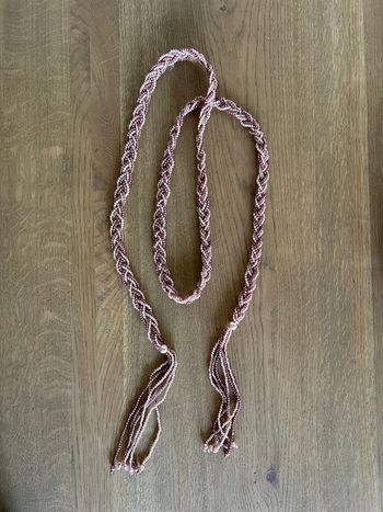 Collier de petites perles tressées sans attache