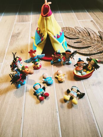 🏹Tipi et personnages/figurines Indiens numérotés en peluche marque Lilliputiens