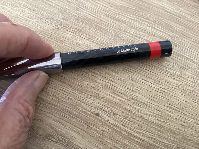 Crayon Rouge à lèvres «  le Matte stylo » Chantecaille - photo numéro 3