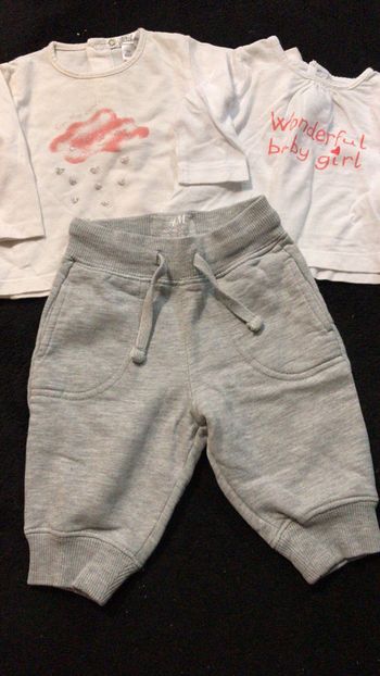 2 tee-shirts et bas jogging 3 mois