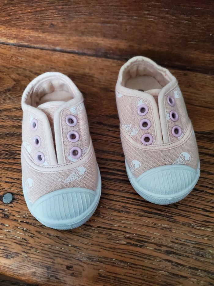 Chaussures en toile T.18