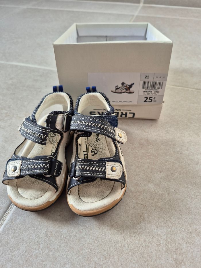 Sandales taille 21 blanches et bleues marines creeks