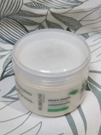 Bioreline masque vitamine 200 ml à l acide hyaluronique valeur 24€ à utiliser 6 mois après ouverture