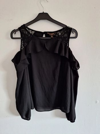 Blouse avec épaules dénudé 40