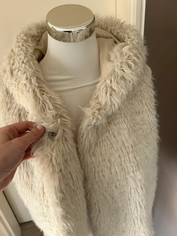 Aroma veste à poil blanche sans manches fausse fourrure, veste sans manches à capuche - photo numéro 7