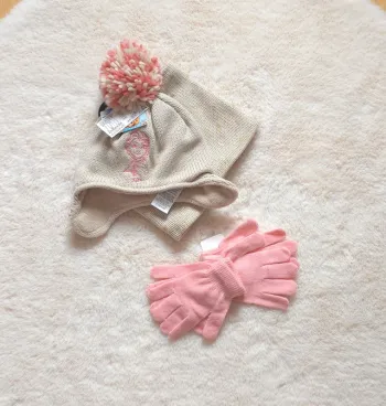 Bonnets + tour de cou 2/3 ans et 2 paires de gants
