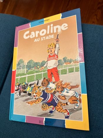 Livre rare Caroline au Stade sport Pierre Probst Hachette Jeunesse vintage