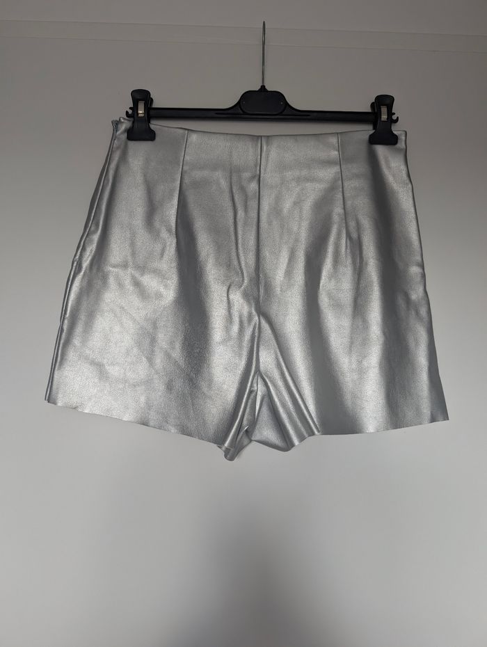 Short argenté effet cuir Oraije Paris – taille 40 (L) Bon état général - photo numéro 2