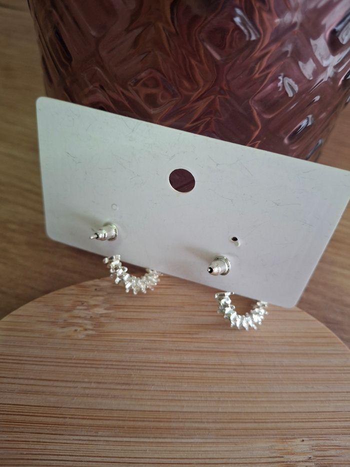 Créoles argentées brillantes élégantes Neuves - photo numéro 3