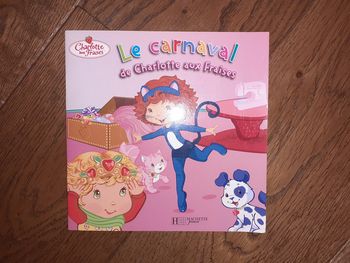 livre feuillet le carnaval de Charlotte aux fraises