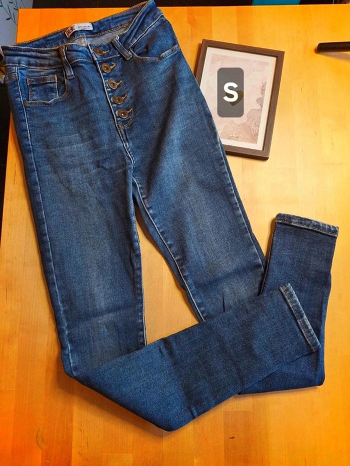 Jean pour femme taille S Marque daysie très bon état