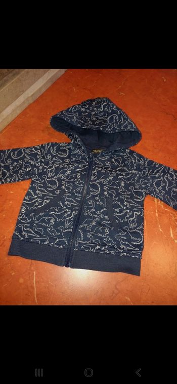 Sweat bébé taille 6 mois