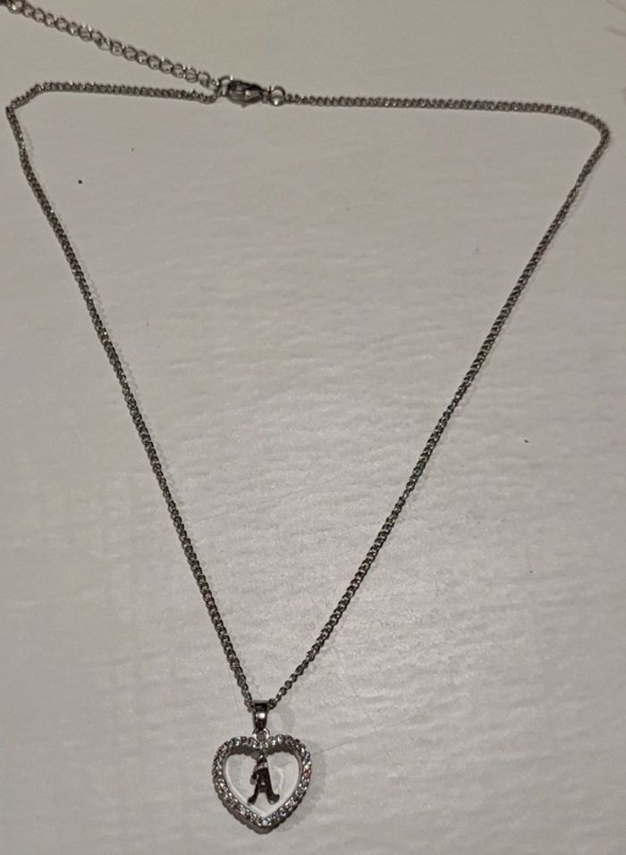 Collier forme coeur avec lettre A - neuf - photo numéro 5