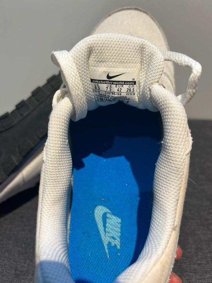 Baskets Nike, taille 42 - photo numéro 3