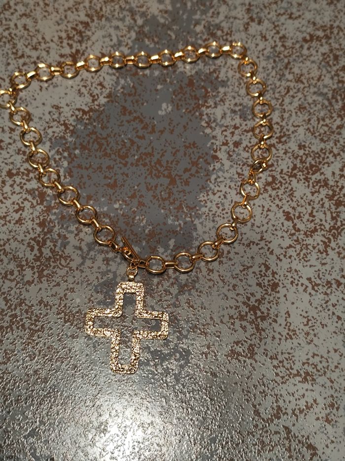 Collier avec croix - photo numéro 4