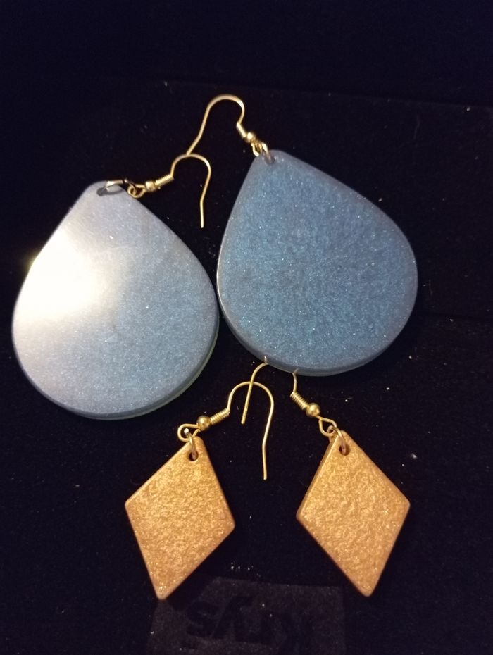 Lot de boucles d'oreilles en résine