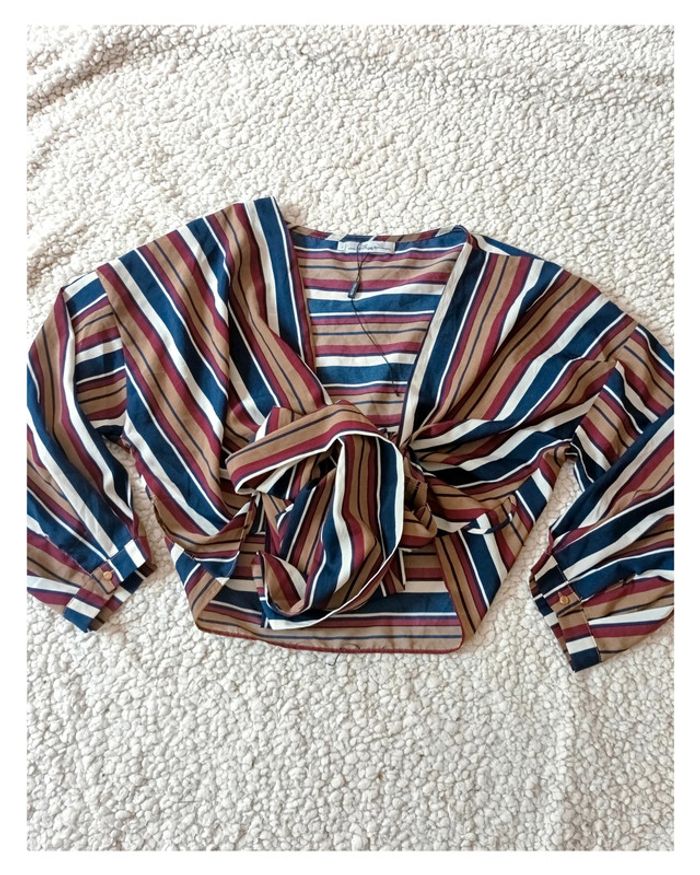 Chemisier rayé à rayures verticales marine, bordeaux, beige à nœud old school vintage Lucy Wang -