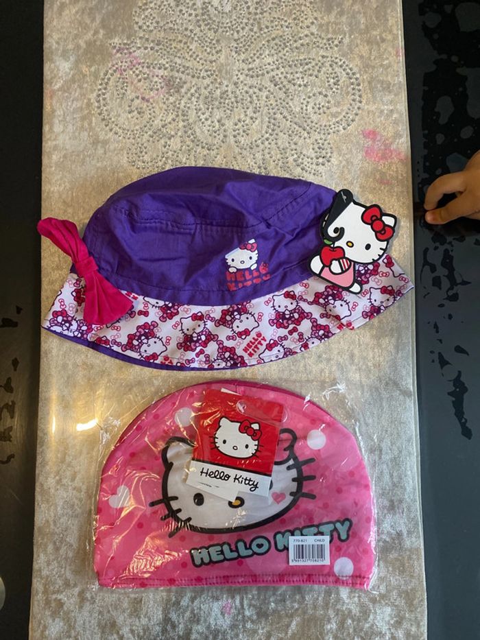 Hello Kitty lot Bob taille 52 + Bonnet de bain