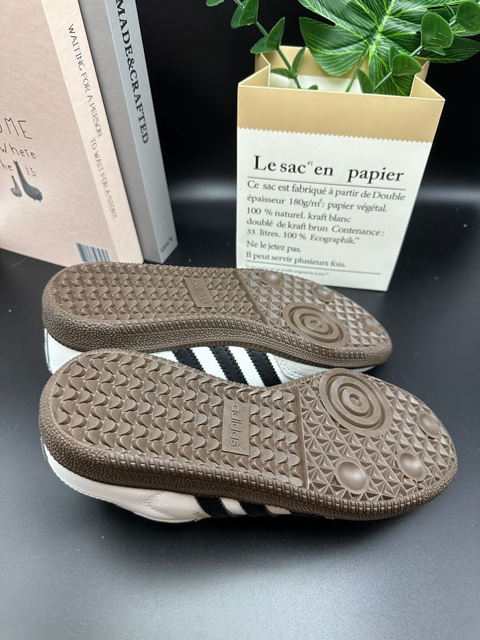 Baskets Adidas taille 383 - photo numéro 2
