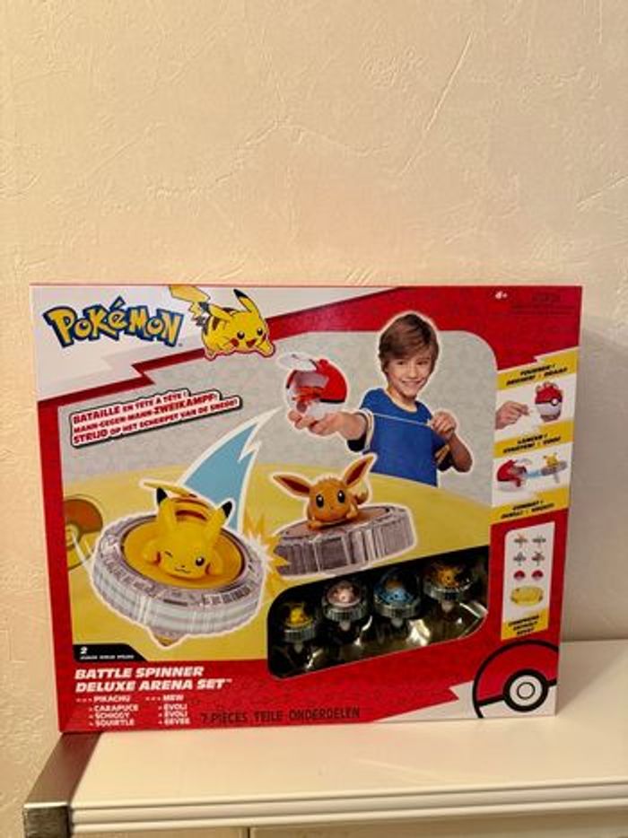 Pokémon Arène avec 4 toupies et 2 lanceurs Pokéball