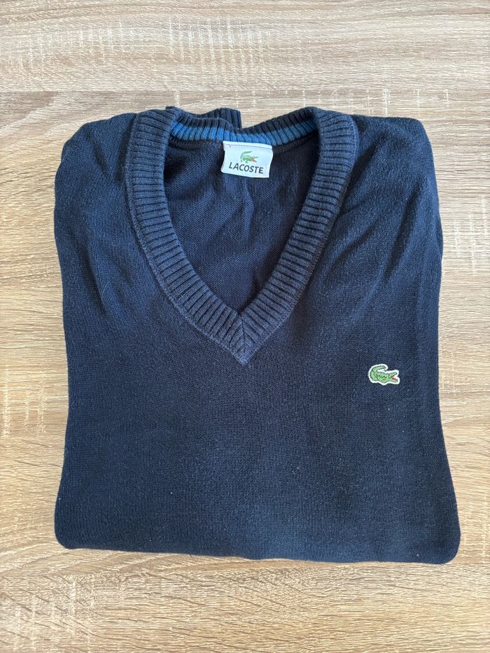 Pull col V Lacoste bleu marine taille 3