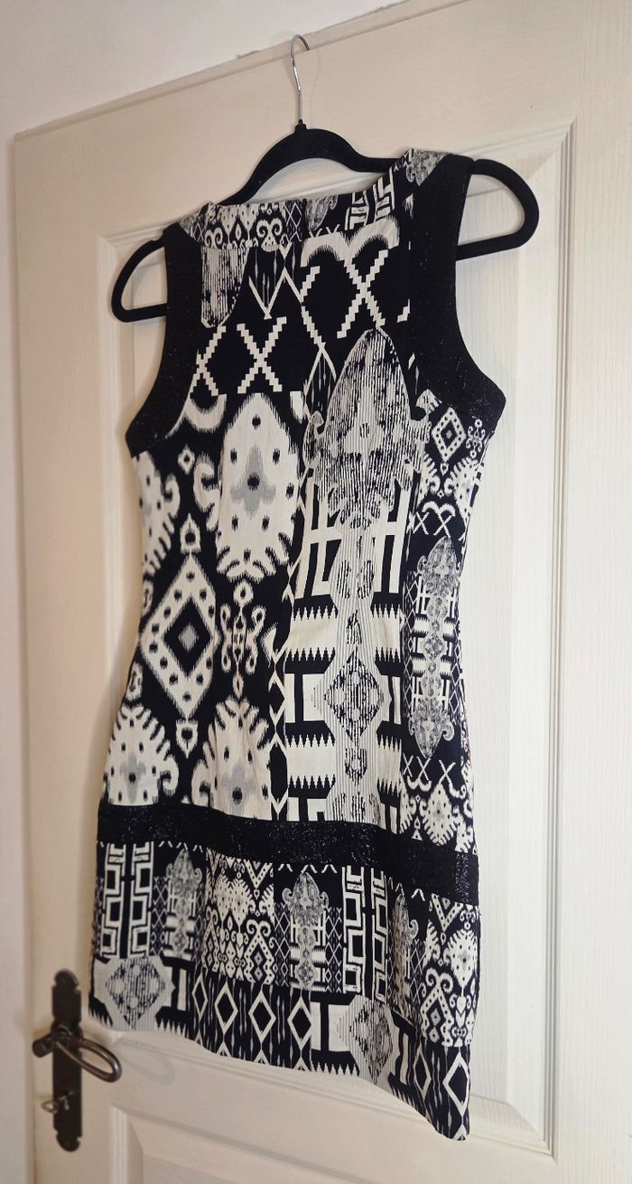 Robe Desigual T36 – Motif ethnique noir & blanc brodé – Pièce originale ✨ - photo numéro 6