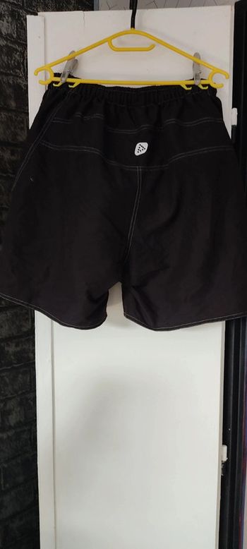 Short noir