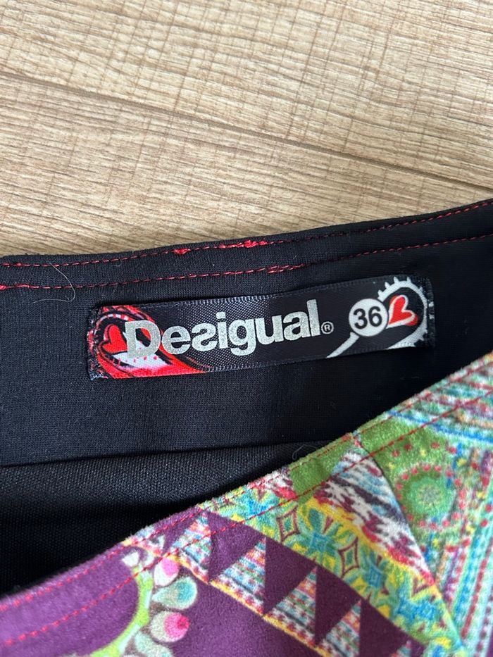 Jupe noire et multicolore Desigual taille 36 jamais portée - photo numéro 9