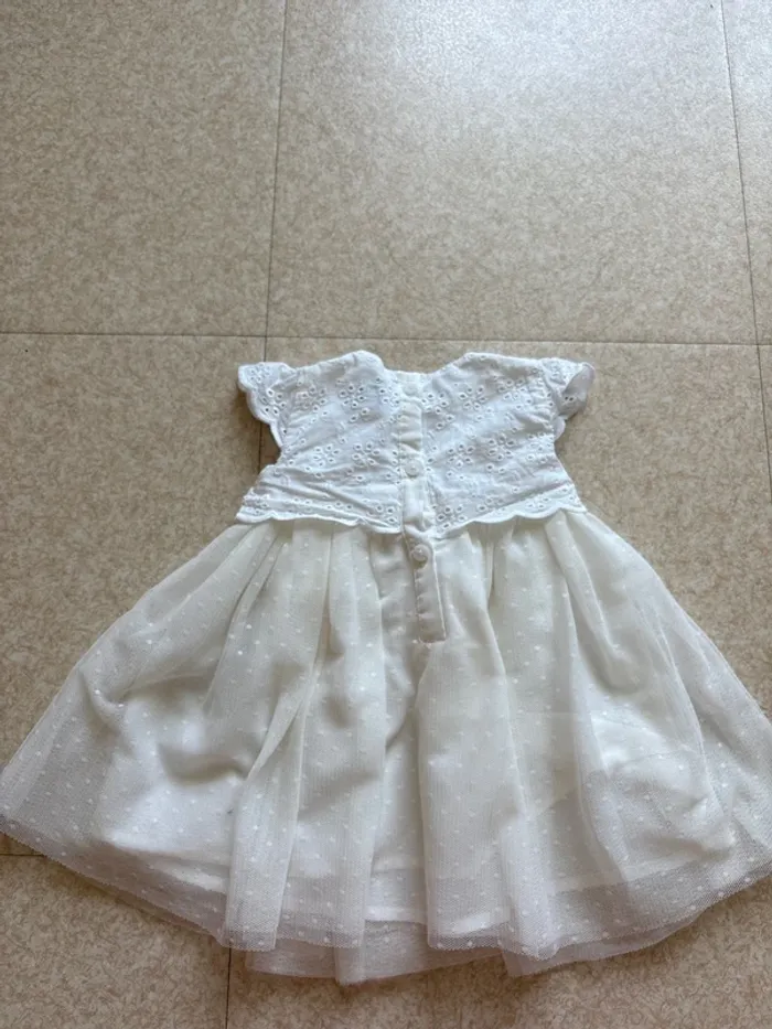 Robe blanche en 1 mois - photo numéro 3