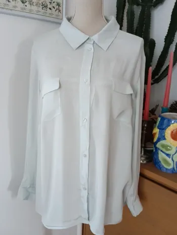 Chemise en soie manches longues bleu pâle neuve