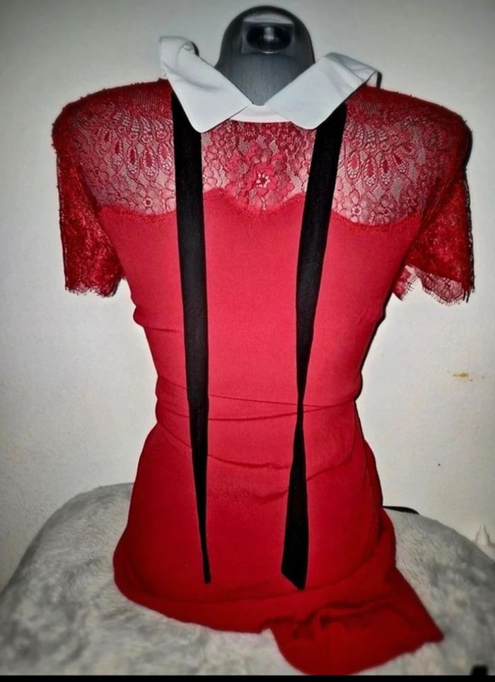 Magnifique tunique rouge, effet dentelle. 
En excellent état - photo numéro 2