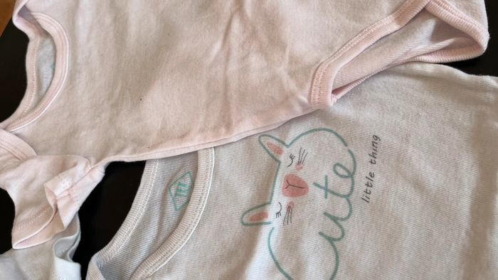 Lot de 4 bodys 6 mois - photo numéro 3