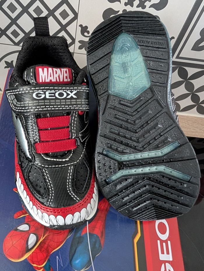 Baskets clignotants garçon. Taille 24. Neuf. Geox - photo numéro 4