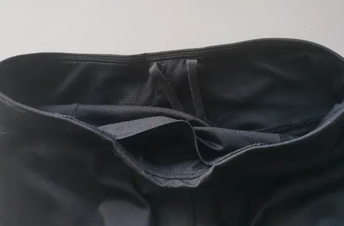 cycliste short 3/4 asics  taille M - photo numéro 3