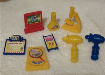 Lot de 8 ustensiles de medecin