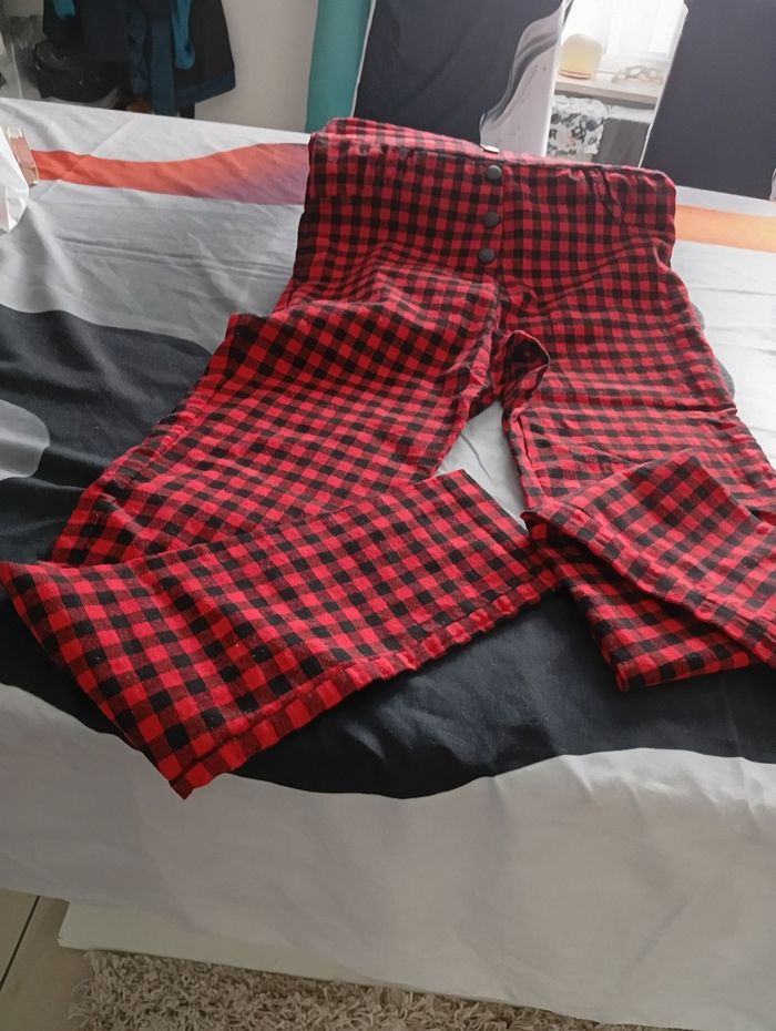 Pantalons et robe et un pulls - photo numéro 3